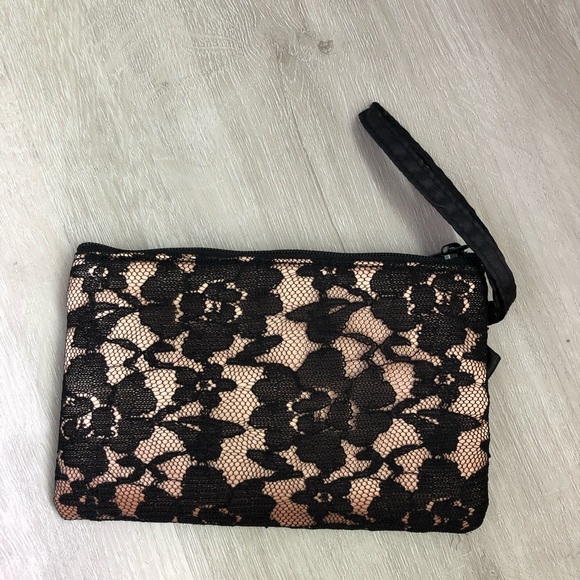 Lace Wristlet EUC - Picture 3 of 5